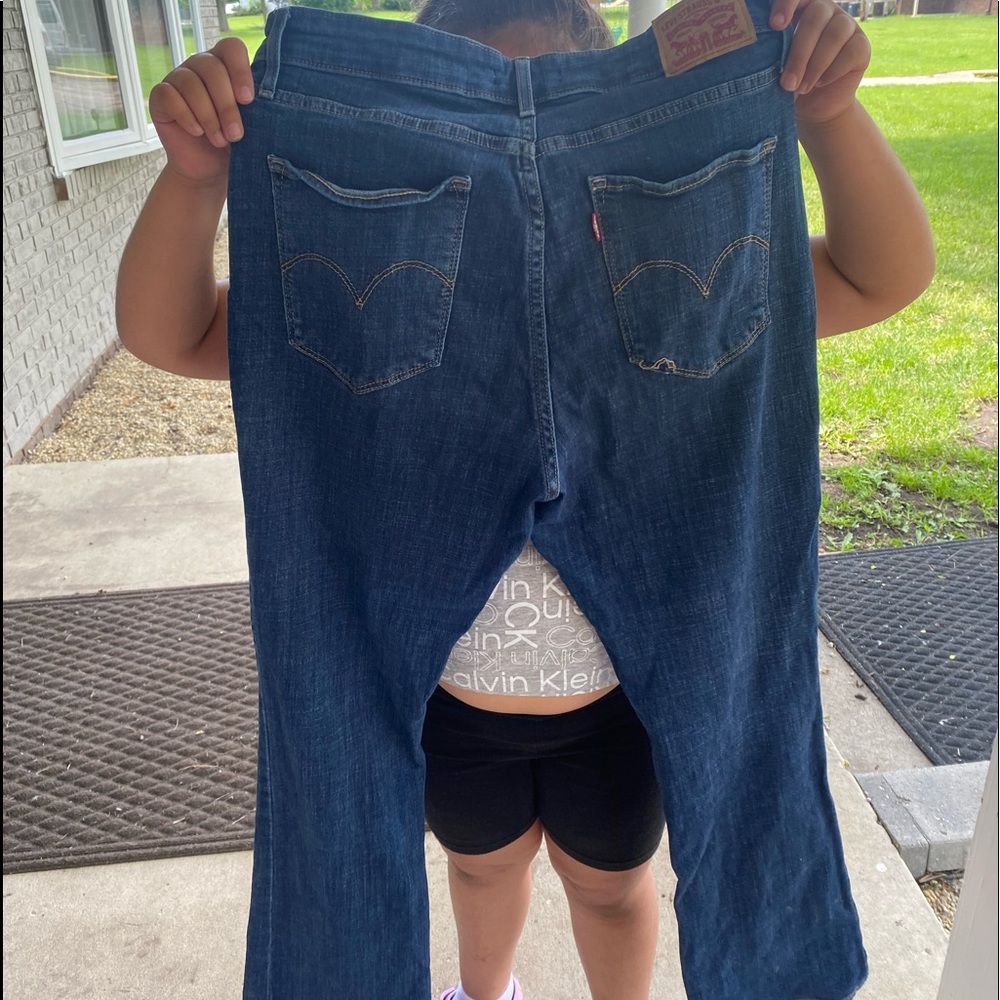 Bootcut Levi’s jeans